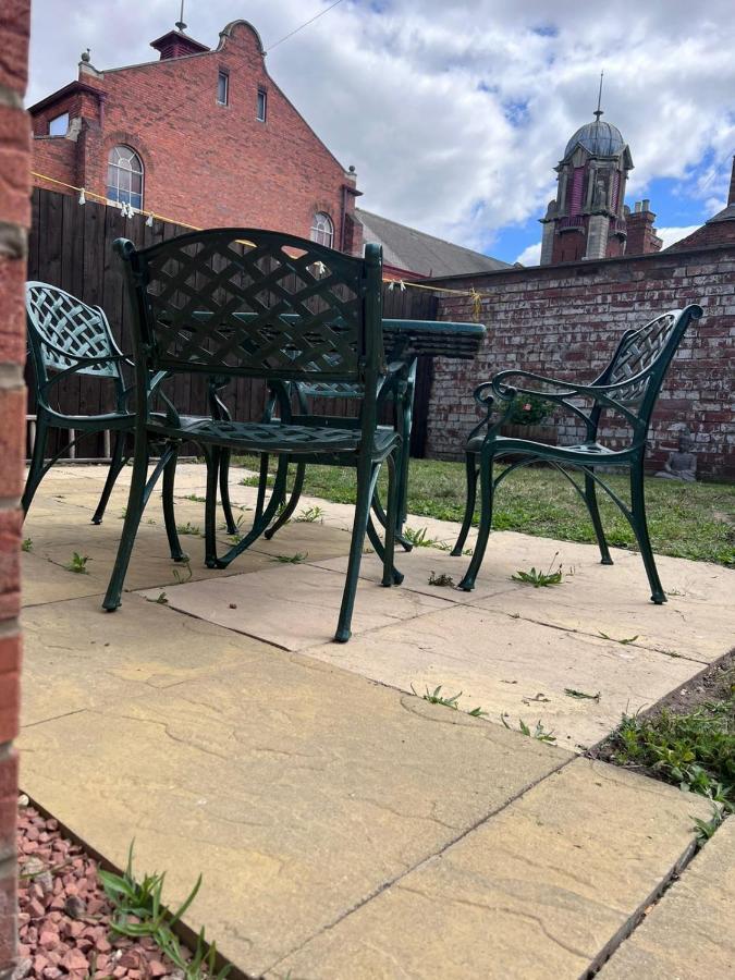 Centrally Located Lincolnshire Home With Free Parking On Premises ภายนอก รูปภาพ