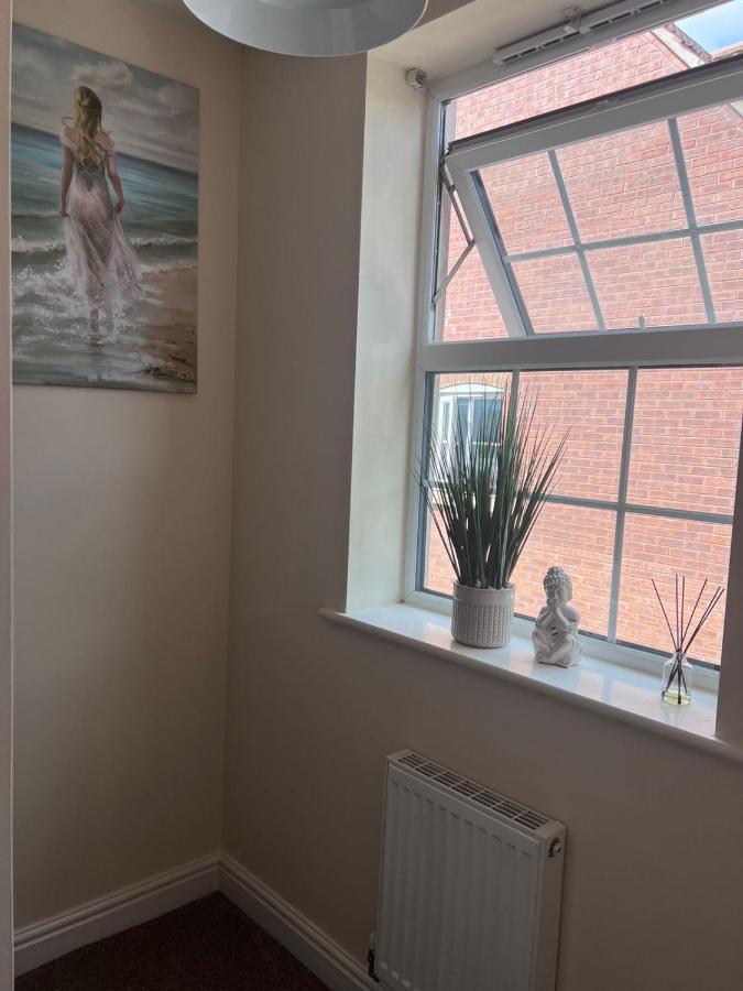Centrally Located Lincolnshire Home With Free Parking On Premises ภายนอก รูปภาพ