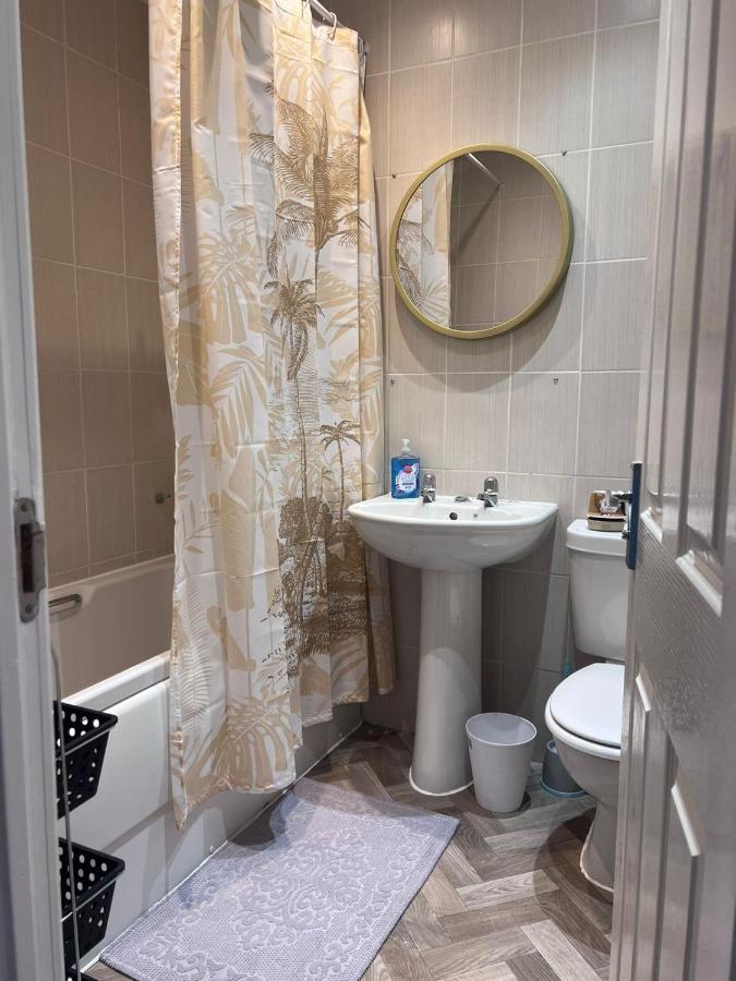 Centrally Located Lincolnshire Home With Free Parking On Premises ภายนอก รูปภาพ